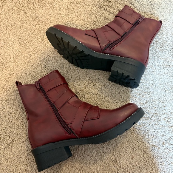 Burgundy combat style buckle boots - Picture 4 of 8